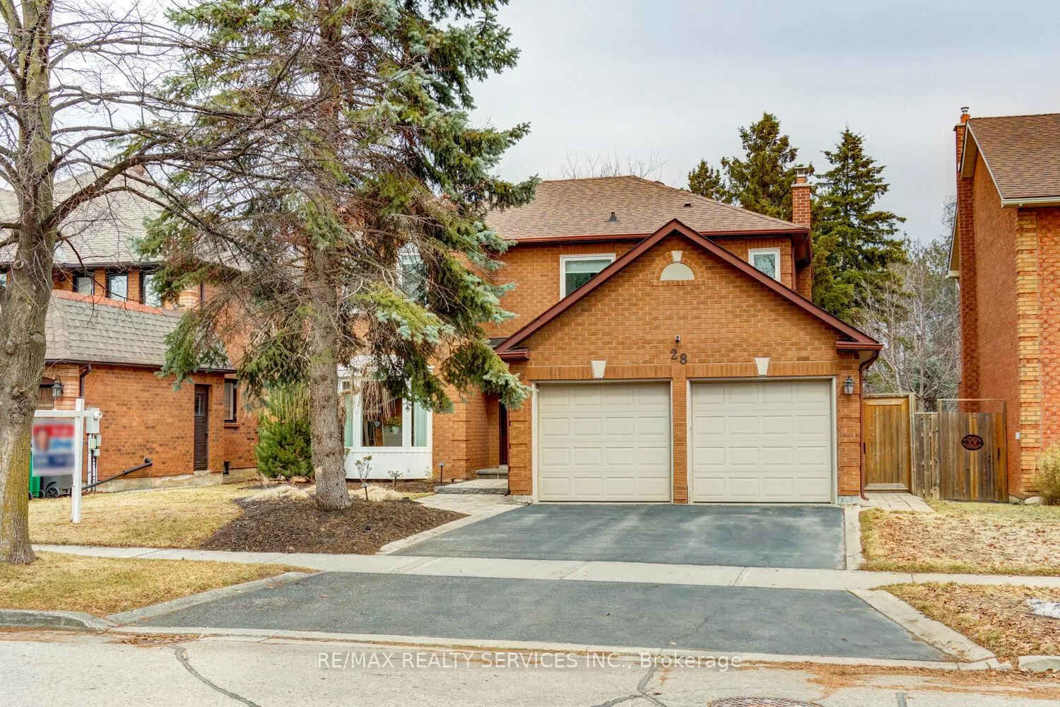 Photo 3 of 28 Chickadee Crescent, Brampton, Snelgrove — HOMEH