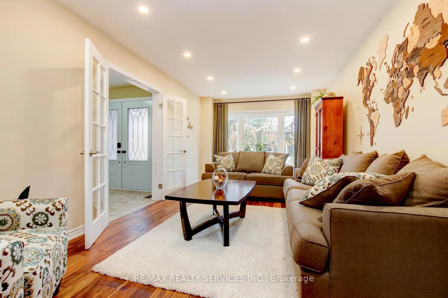 Photo 6 of 28 Chickadee Crescent, Brampton, Snelgrove — HOMEH