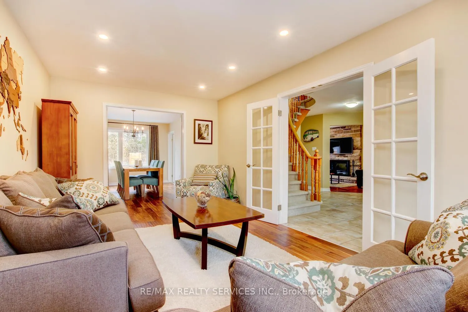 Photo 8 of 28 Chickadee Crescent, Brampton, Snelgrove — HOMEH
