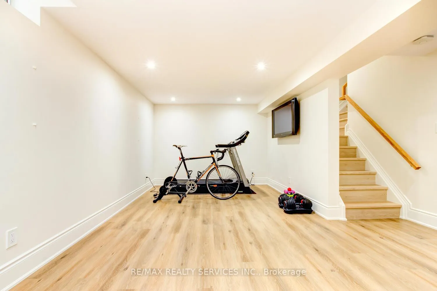 Photo 32 of 28 Chickadee Crescent, Brampton, Snelgrove — HOMEH