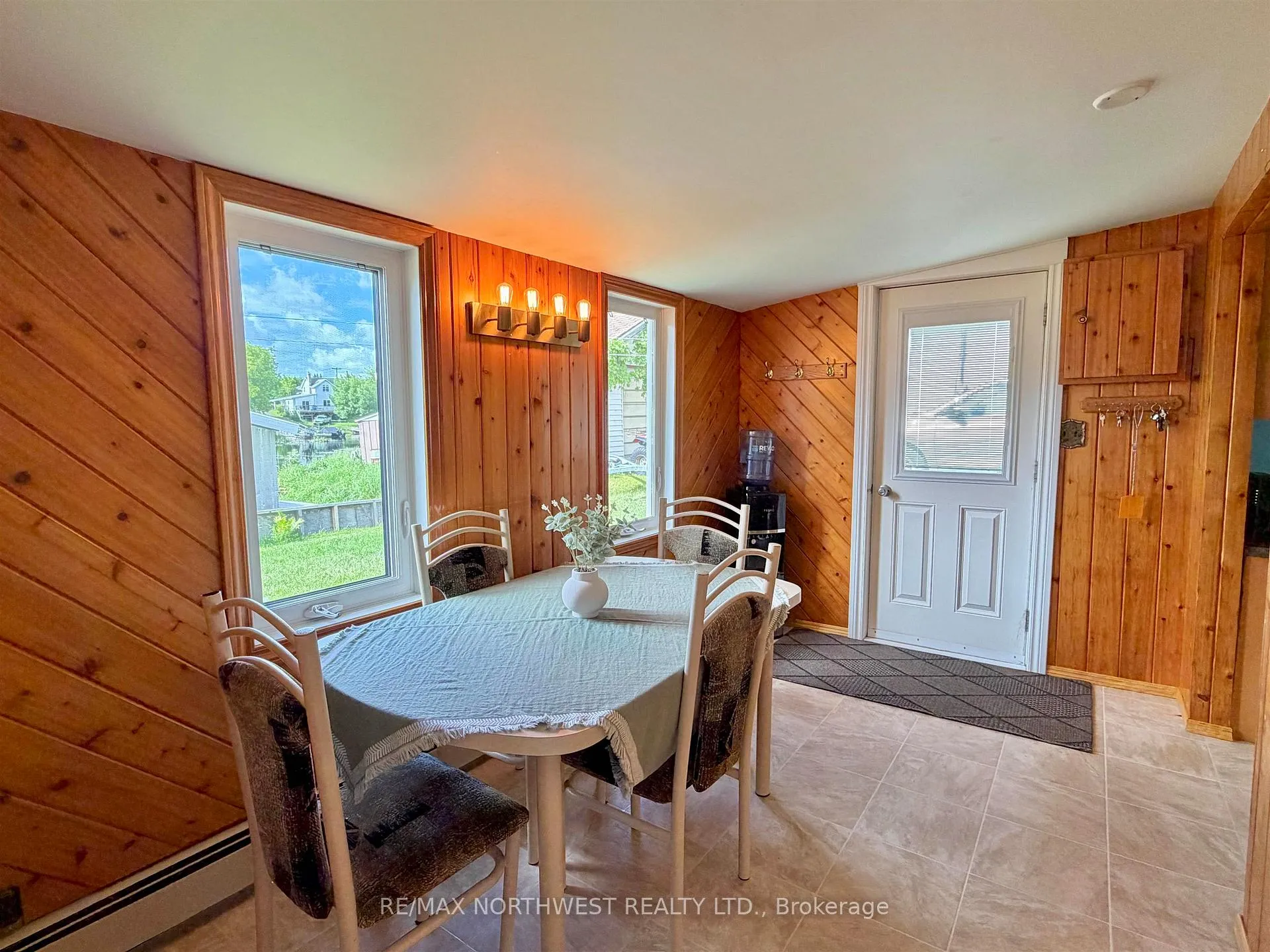 Photo 5 of 817 Second St S, Kenora, Central — HOMEH