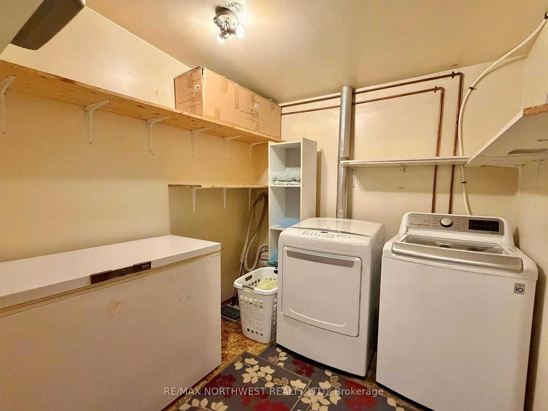 Photo 18 of 817 Second St S, Kenora, Central — HOMEH