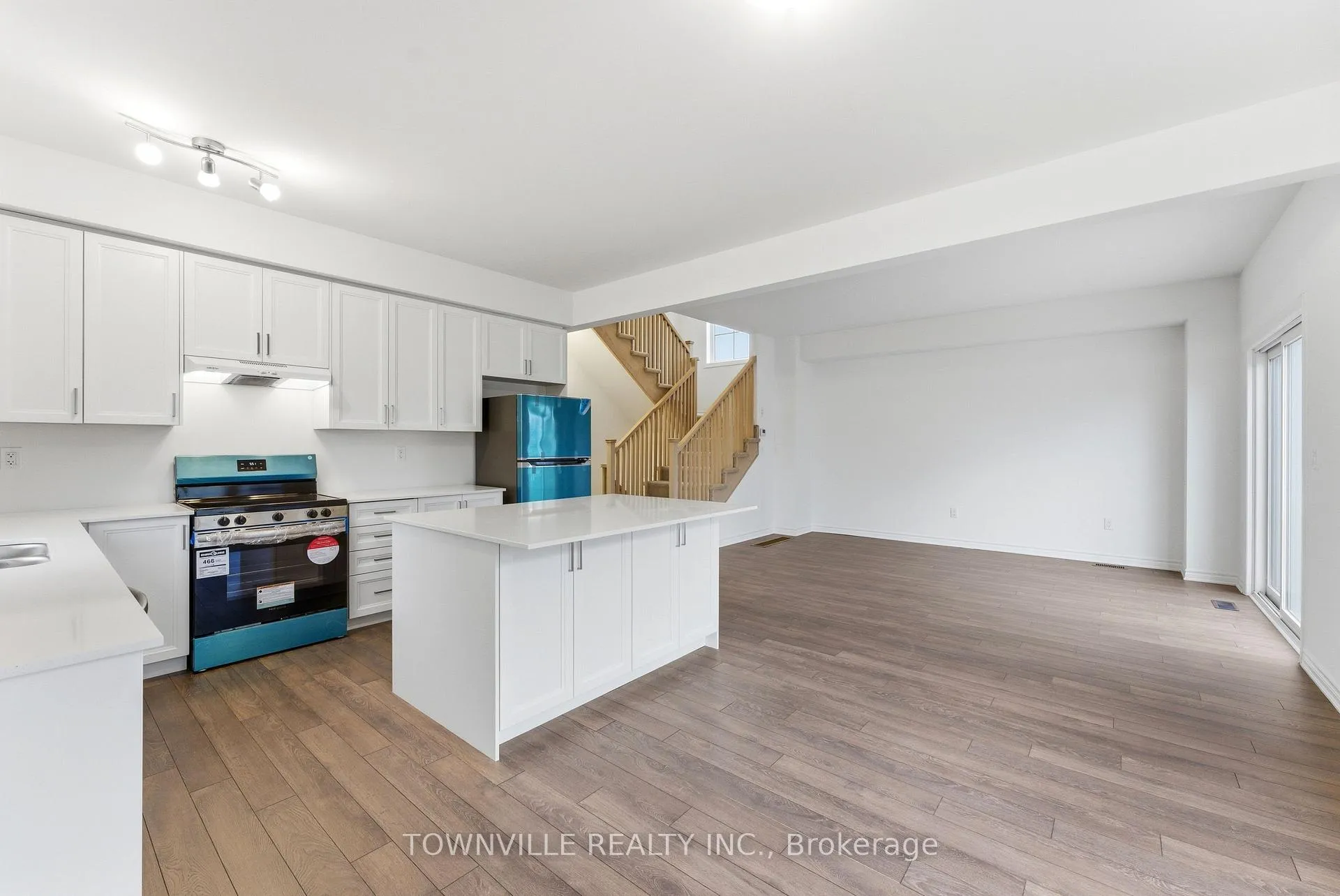 Photo 10 of 42 Bradden Crescent, Belleville, Belleville Ward — HOMEH