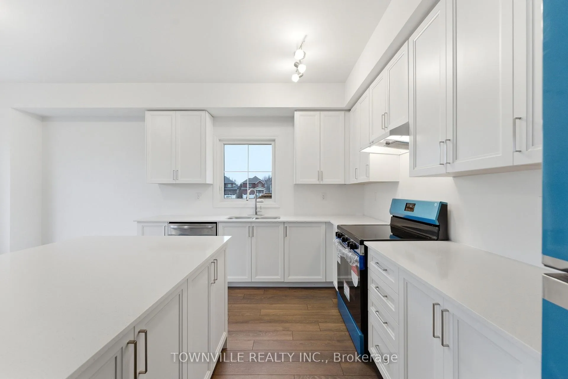 Photo 12 of 42 Bradden Crescent, Belleville, Belleville Ward — HOMEH
