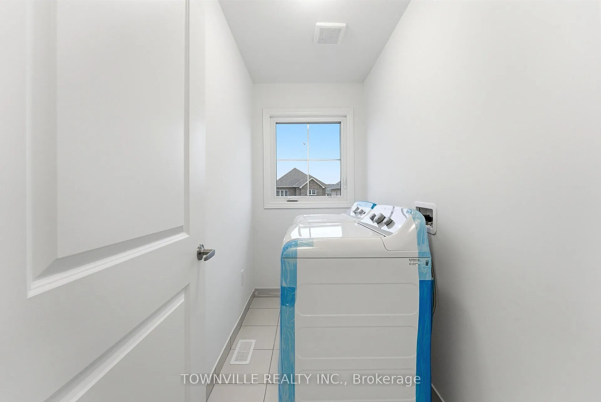 Photo 16 of 42 Bradden Crescent, Belleville, Belleville Ward — HOMEH