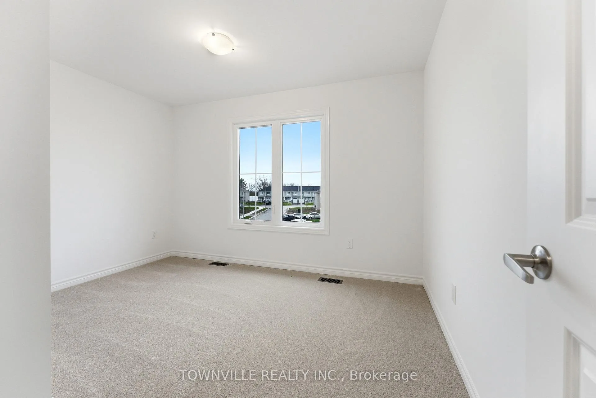Photo 17 of 42 Bradden Crescent, Belleville, Belleville Ward — HOMEH