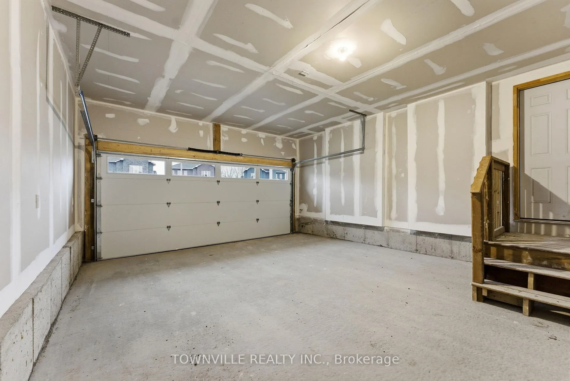 Photo 32 of 42 Bradden Crescent, Belleville, Belleville Ward — HOMEH