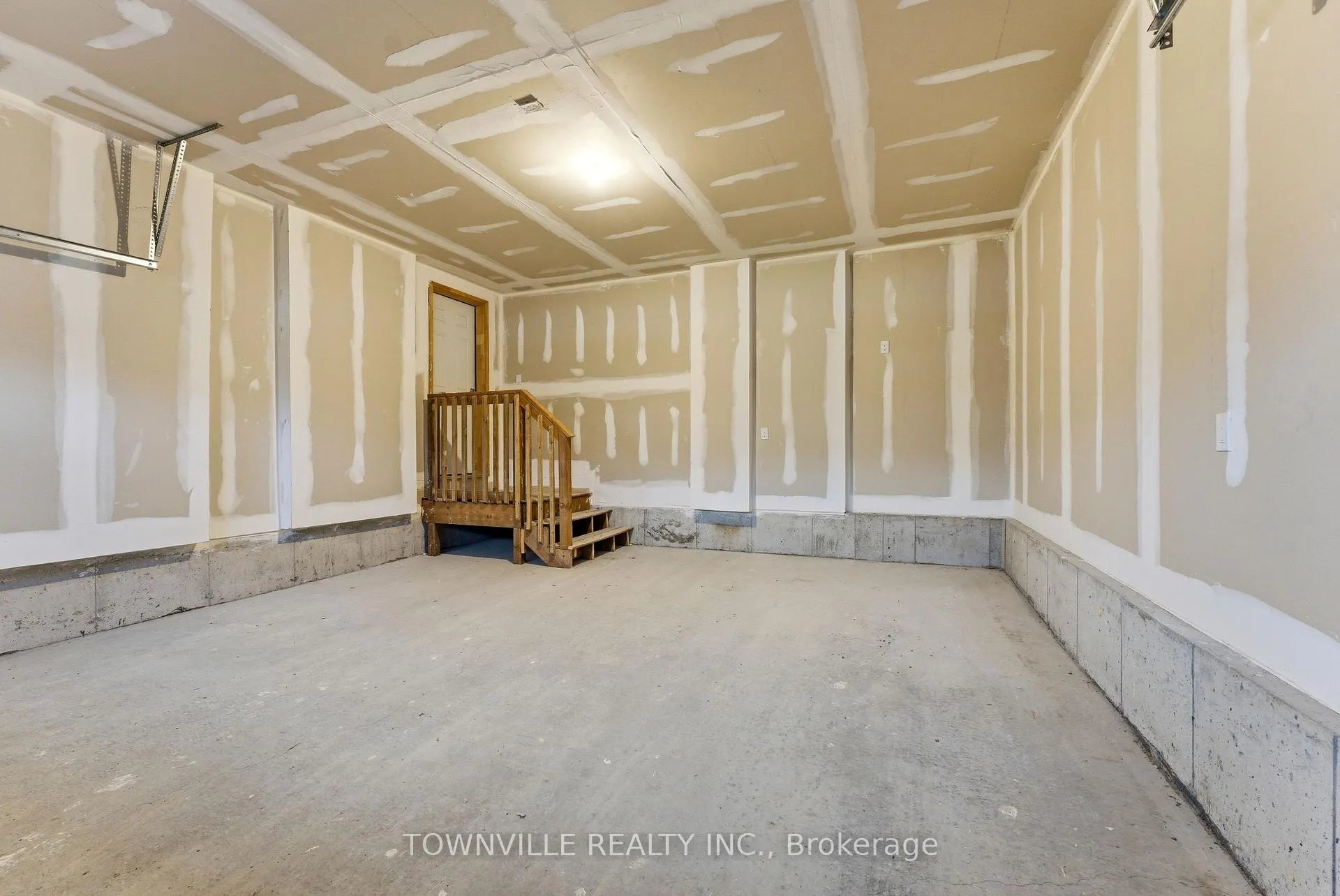 Photo 33 of 42 Bradden Crescent, Belleville, Belleville Ward — HOMEH