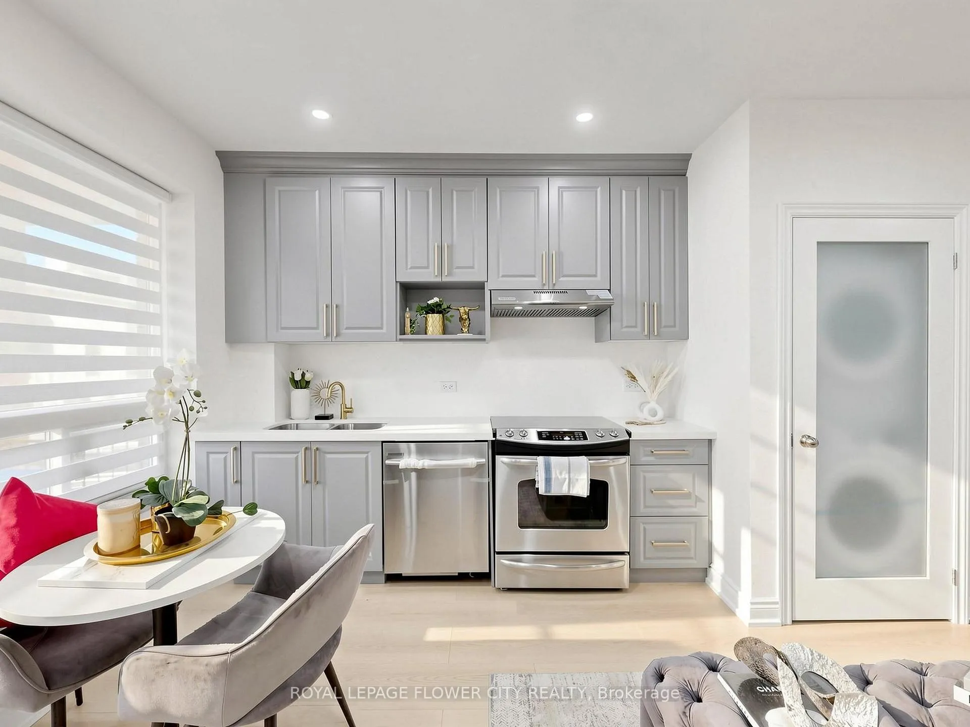 Photo 8 of 11 Holton Avenue N, Hamilton, Gibson — HOMEH