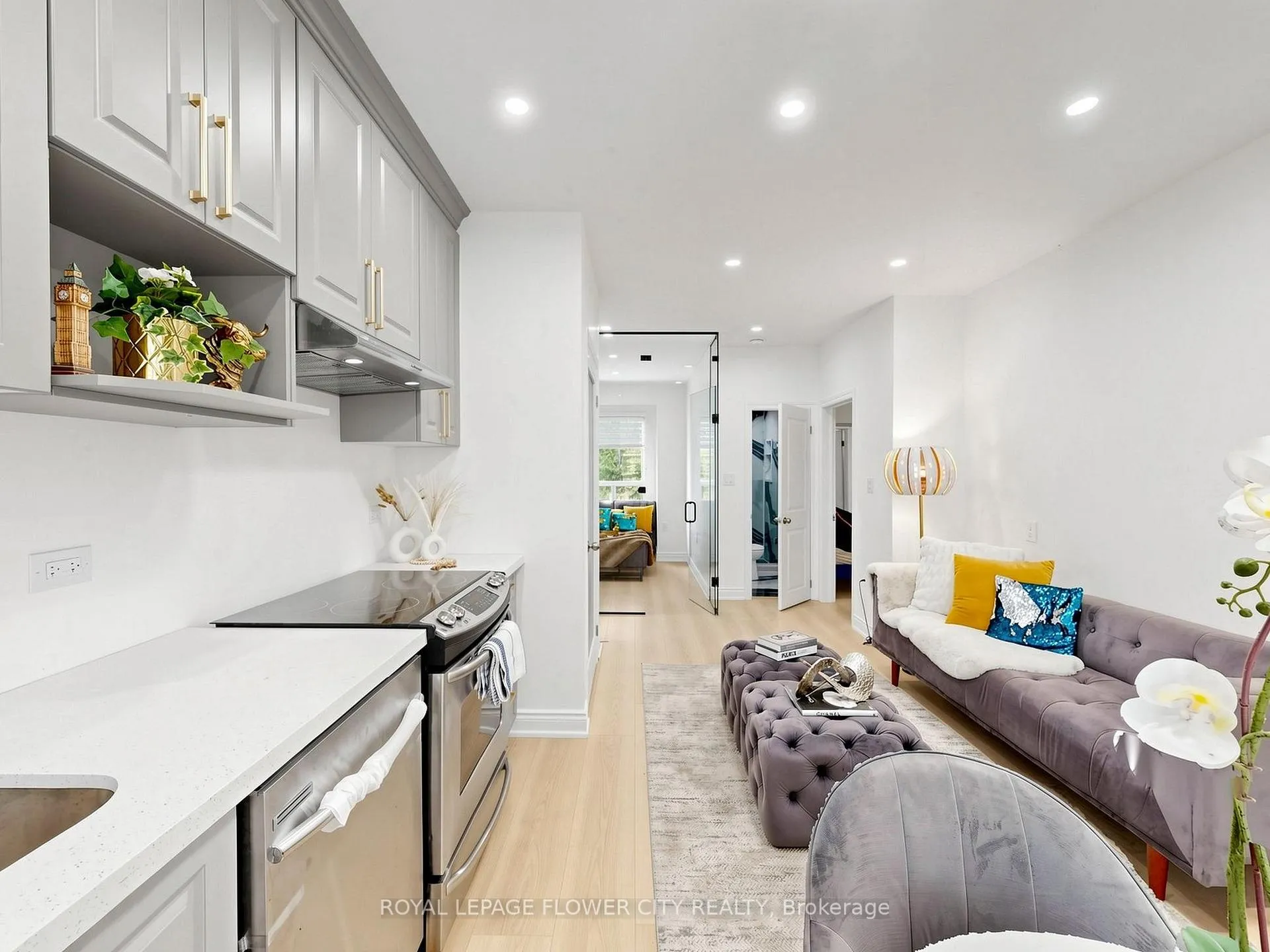 Photo 9 of 11 Holton Avenue N, Hamilton, Gibson — HOMEH