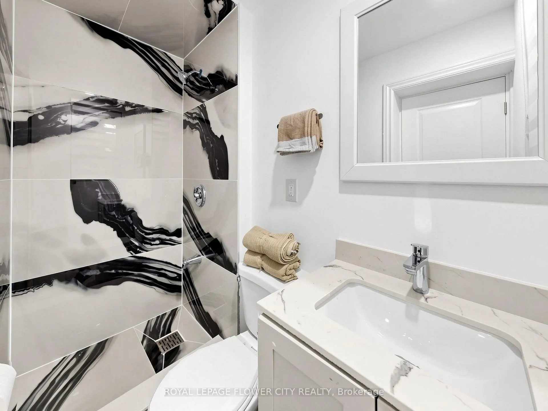 Photo 15 of 11 Holton Avenue N, Hamilton, Gibson — HOMEH