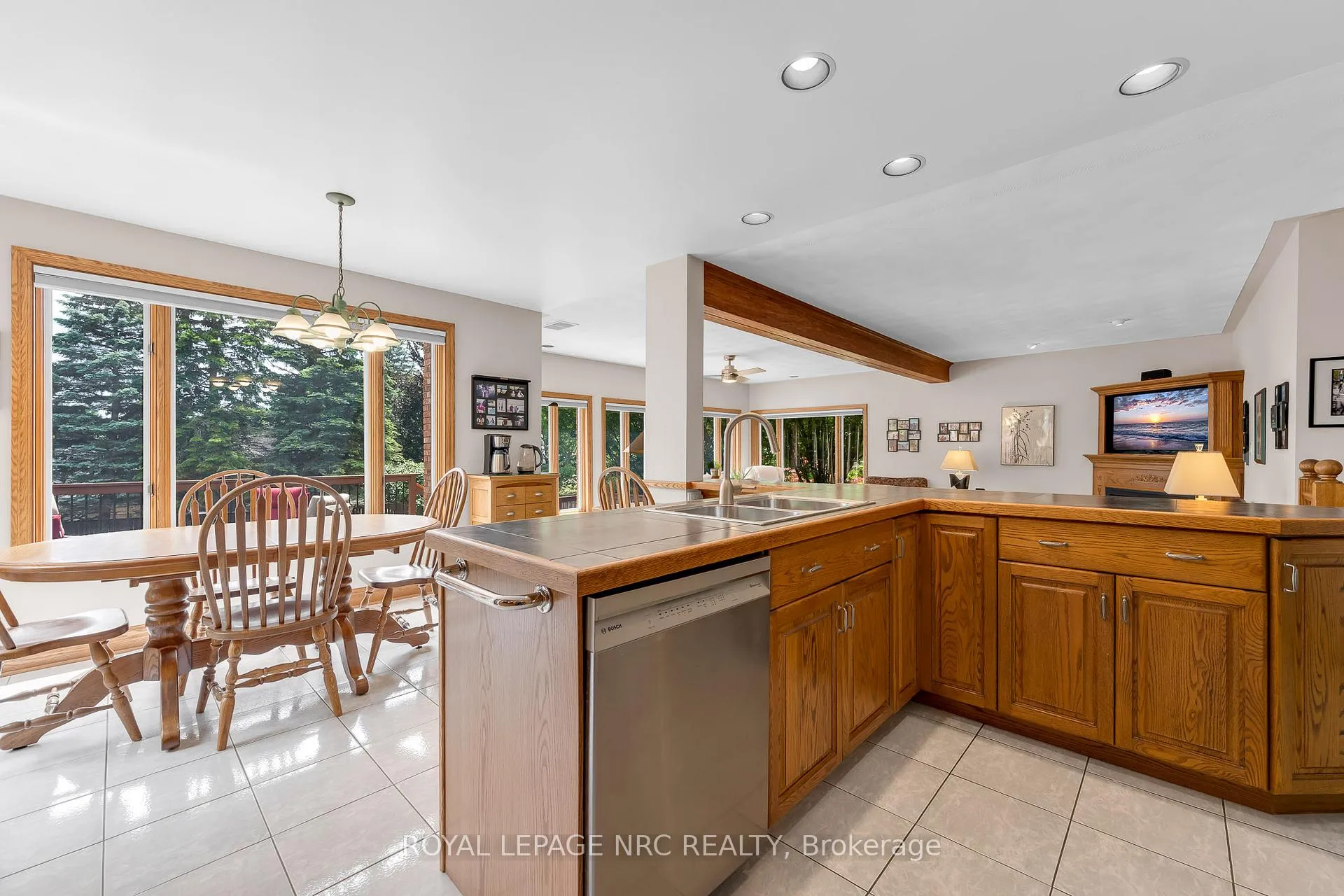 Photo 17 of 57 Millbridge Crescent, Pelham, Fonthill — HOMEH