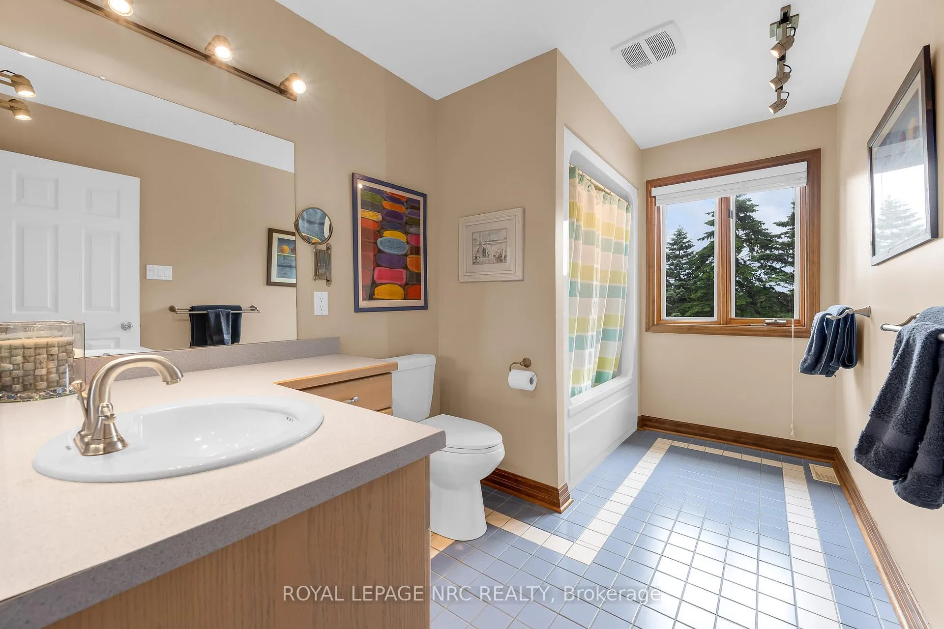 Photo 36 of 57 Millbridge Crescent, Pelham, Fonthill — HOMEH