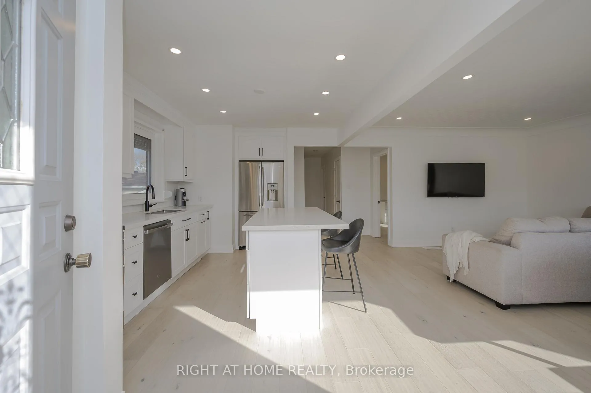 Photo 4 of 781 Ninth Avenue, Hamilton, Hampton Heights — HOMEH