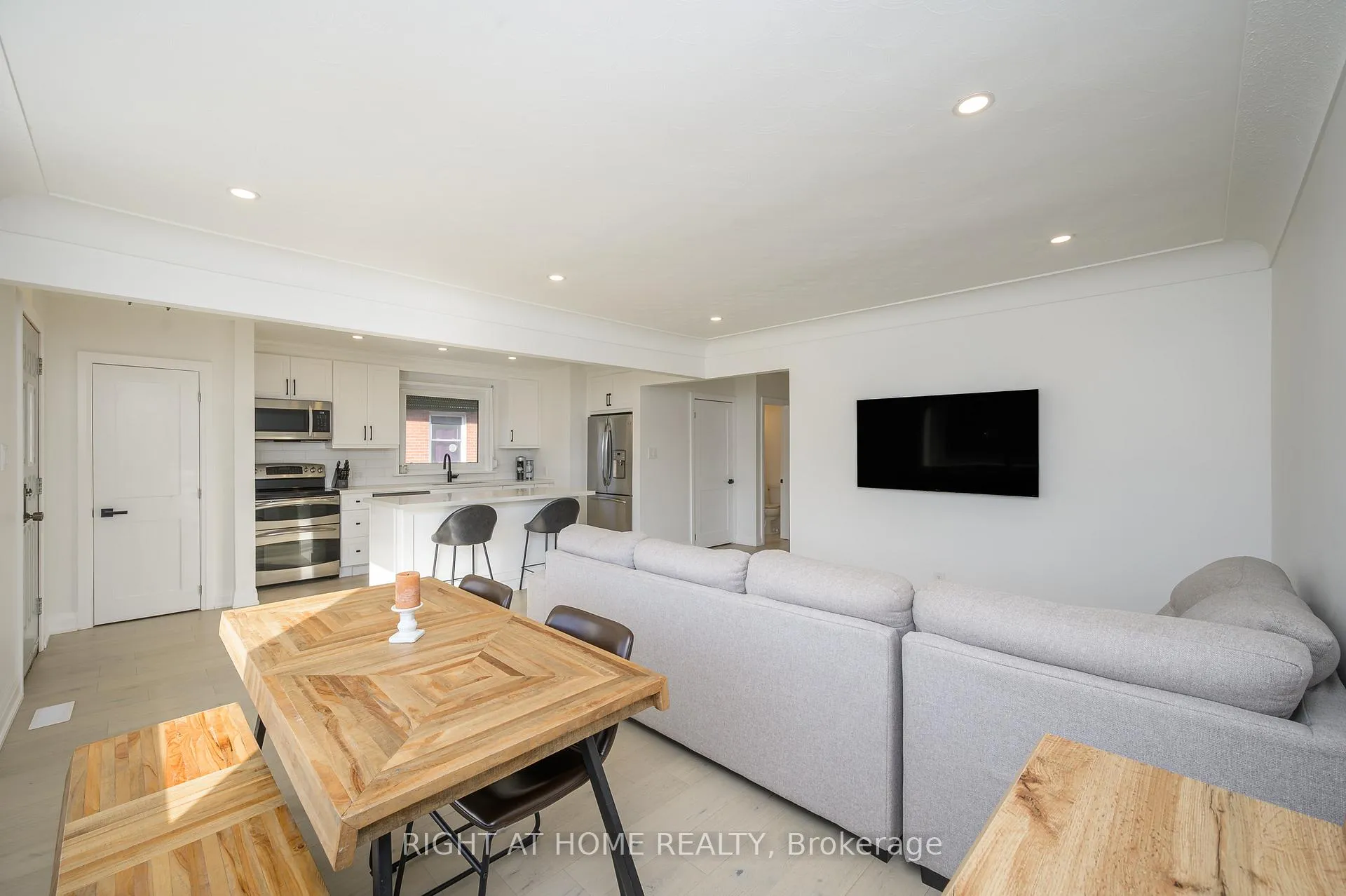 Photo 6 of 781 Ninth Avenue, Hamilton, Hampton Heights — HOMEH