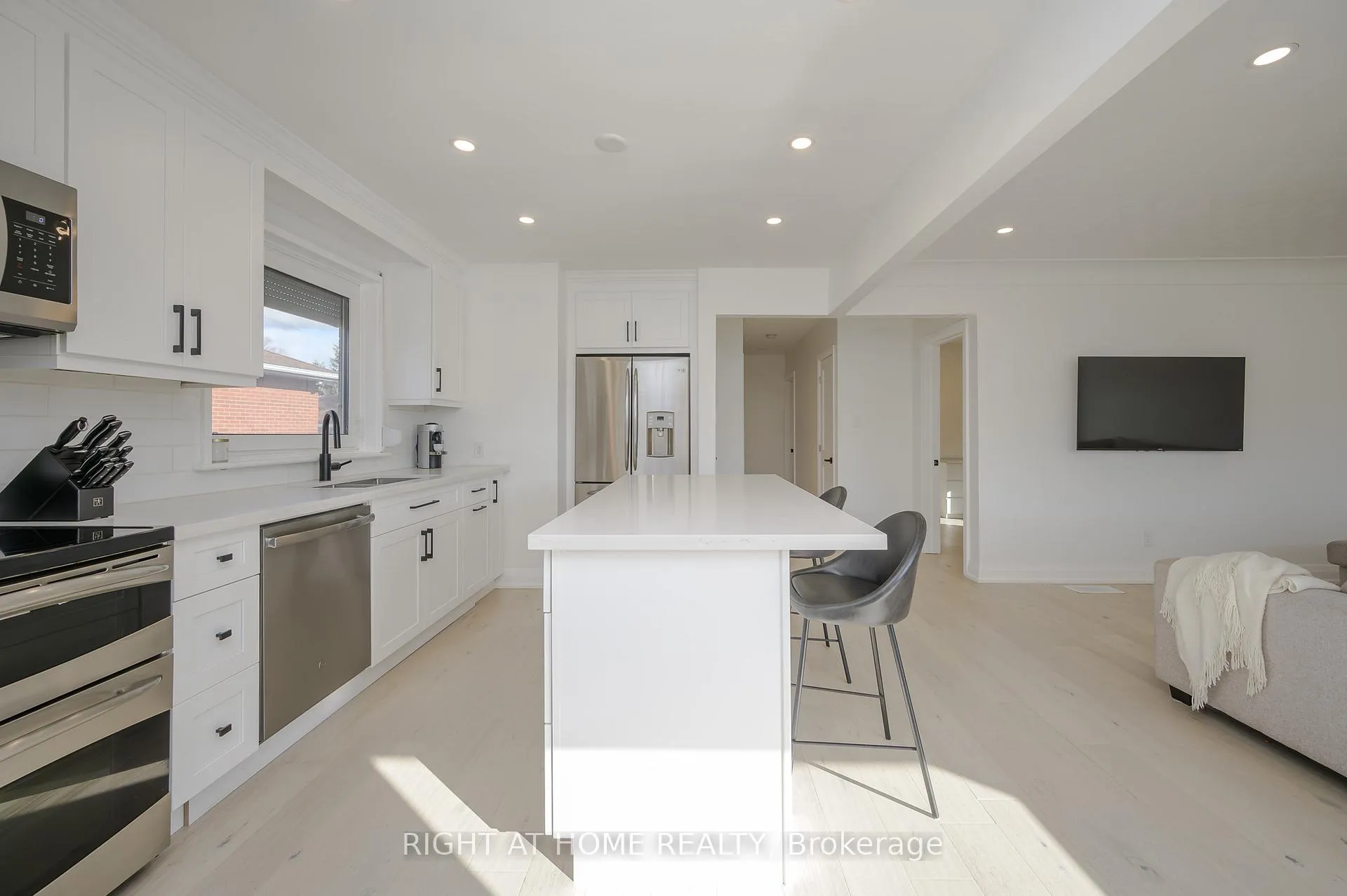 Photo 10 of 781 Ninth Avenue, Hamilton, Hampton Heights — HOMEH