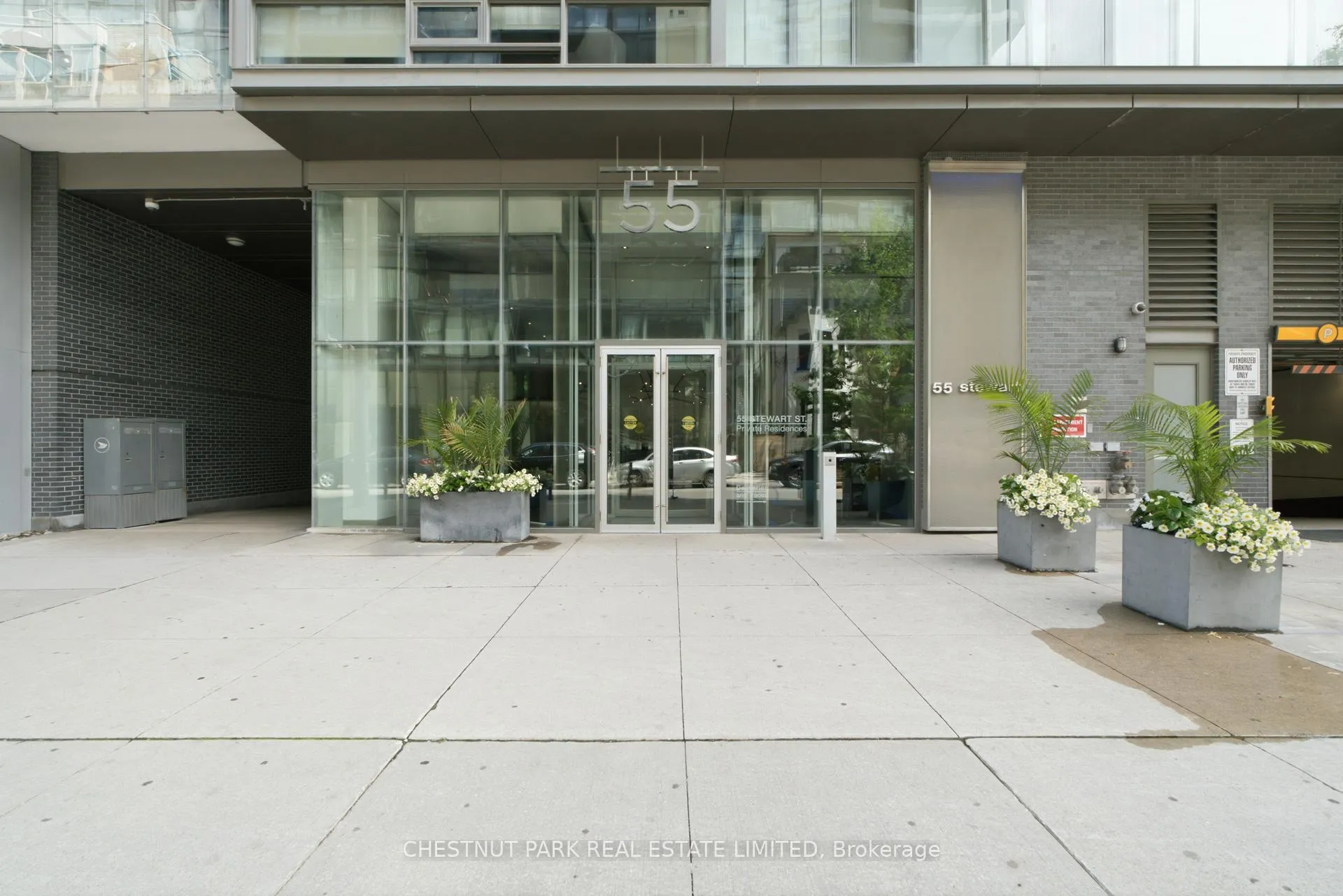 Photo 3 of Unit 915, 55 Stewart Street, Toronto, Waterfront Communities — HOMEH