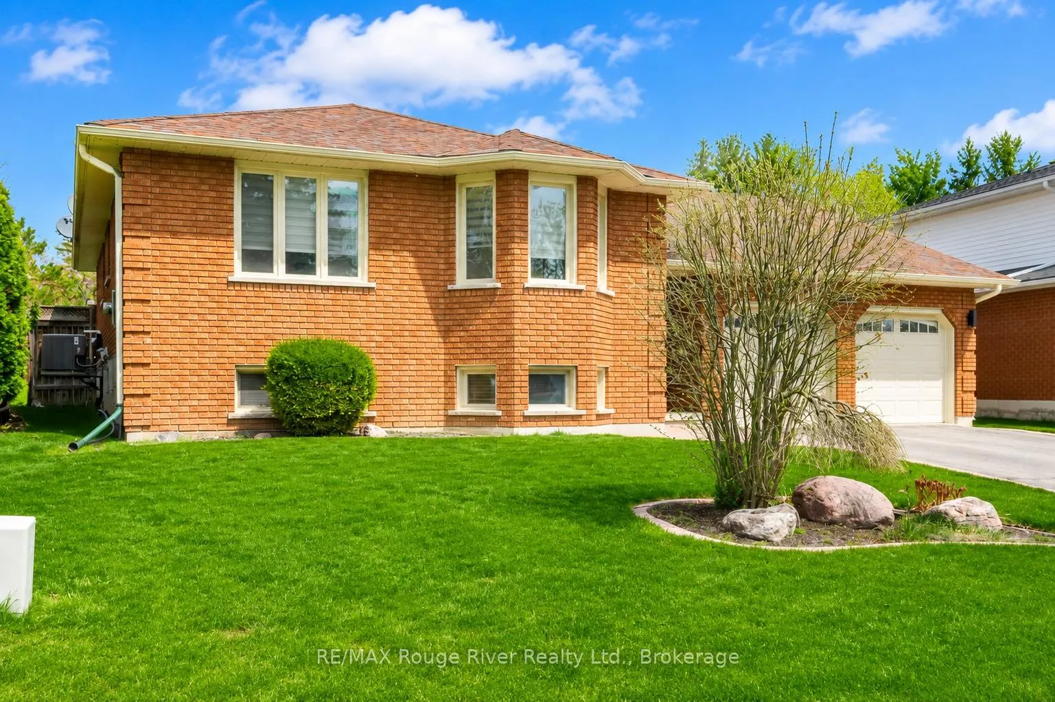 Photo 3 of 2993 Jennifer Drive, Peterborough, Northcrest Ward 5 — HOMEH
