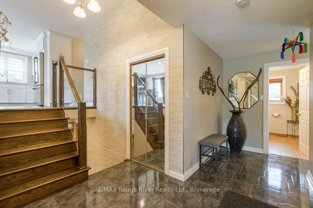 Photo 4 of 2993 Jennifer Drive, Peterborough, Northcrest Ward 5 — HOMEH
