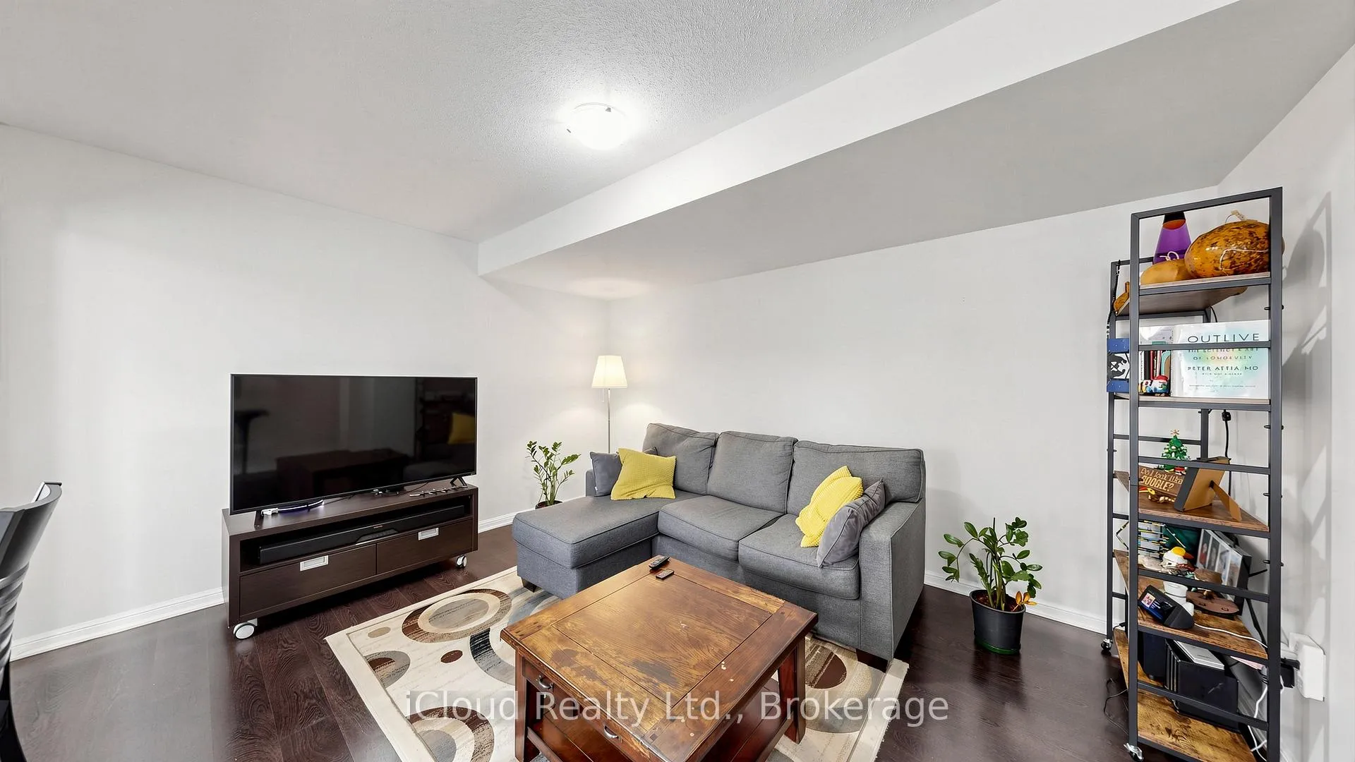 Photo 2 of 118 Baycliffe Crescent, Brampton, Northwest Brampton — HOMEH