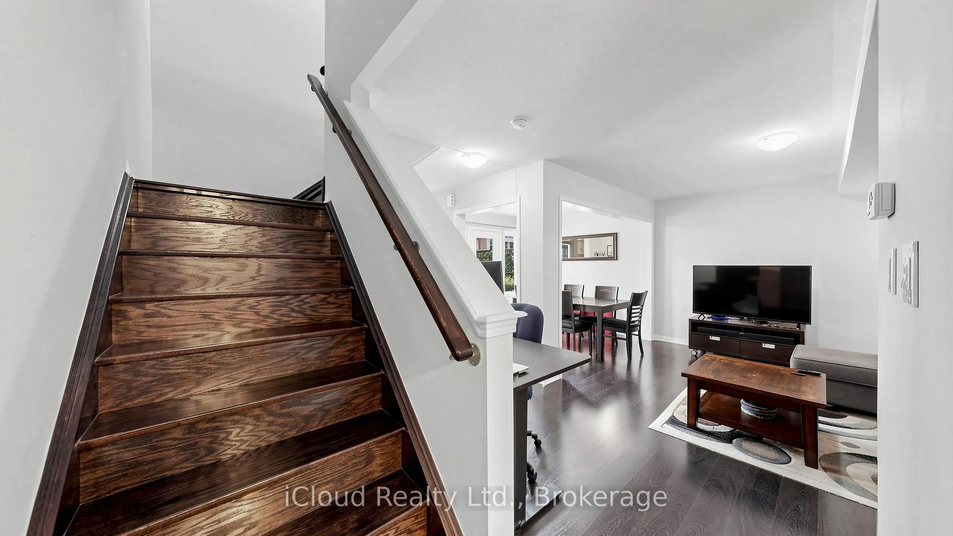 Photo 5 of 118 Baycliffe Crescent, Brampton, Northwest Brampton — HOMEH
