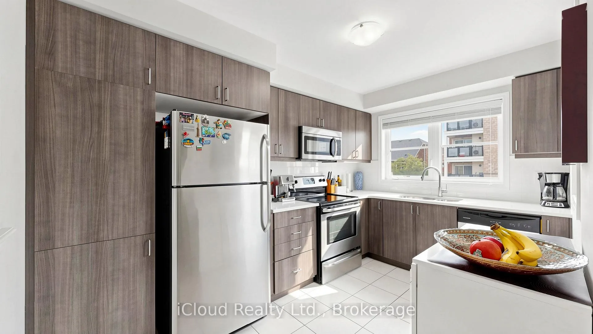 Photo 10 of 118 Baycliffe Crescent, Brampton, Northwest Brampton — HOMEH