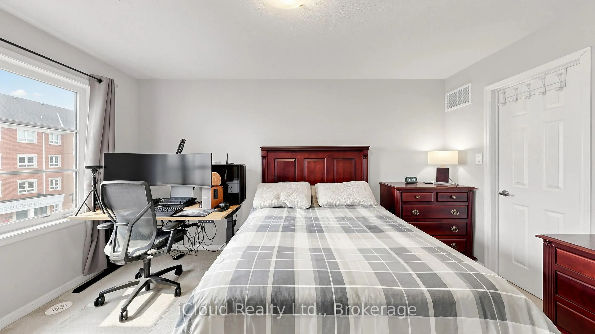 Photo 18 of 118 Baycliffe Crescent, Brampton, Northwest Brampton — HOMEH