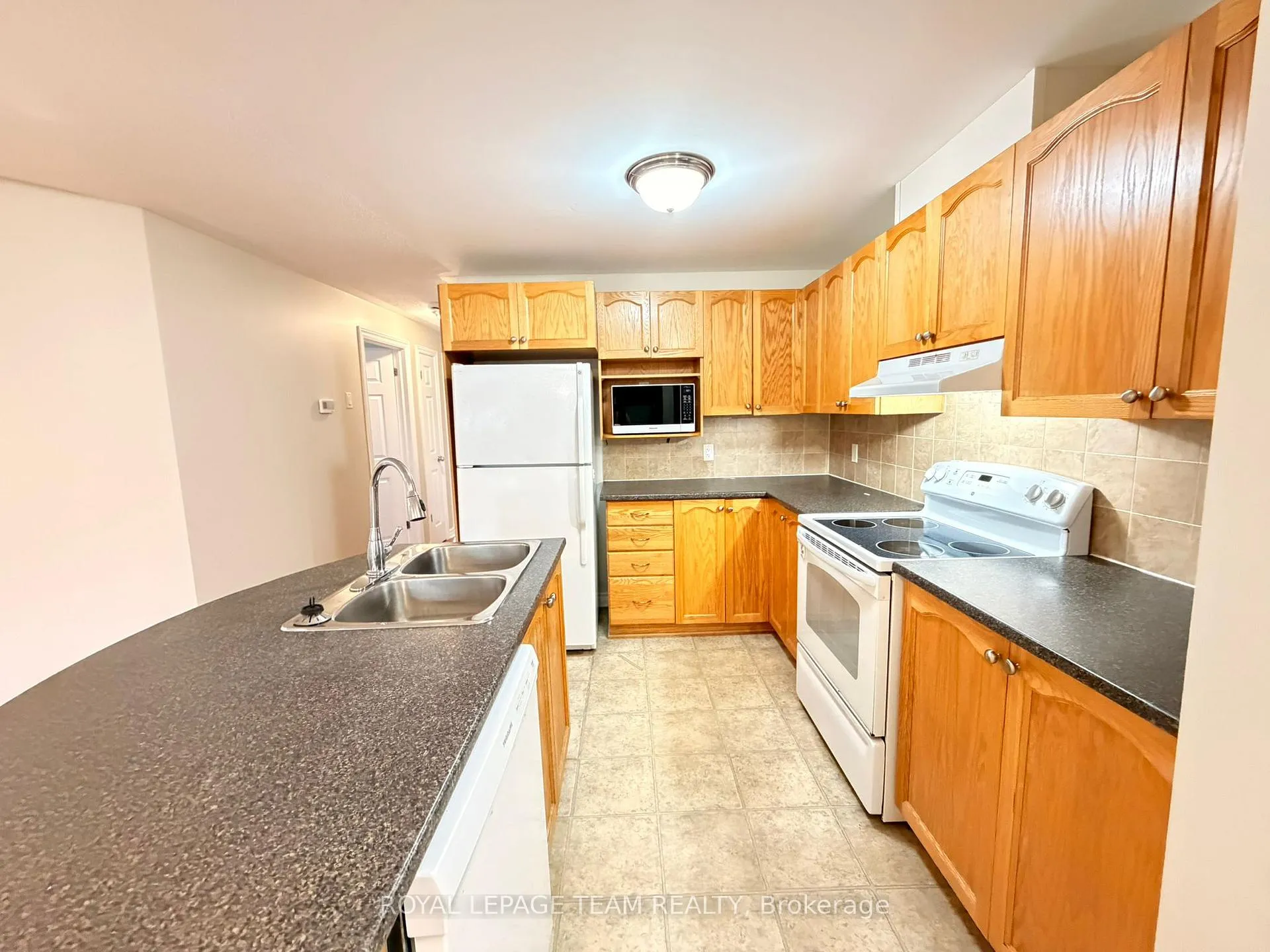 Photo 14 of Unit 2, 236 Paseo Private, Ottawa, Centrepointe — HOMEH