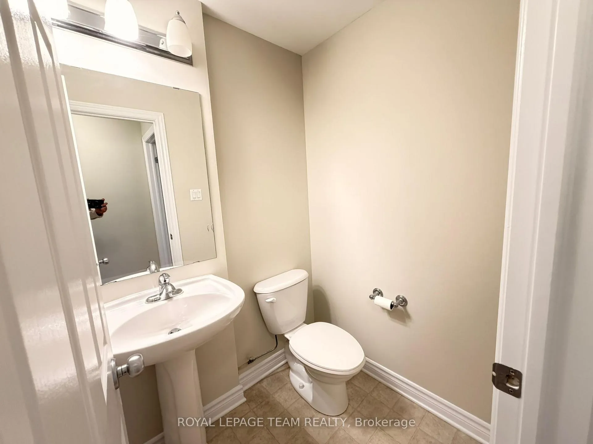 Photo 16 of Unit 2, 236 Paseo Private, Ottawa, Centrepointe — HOMEH
