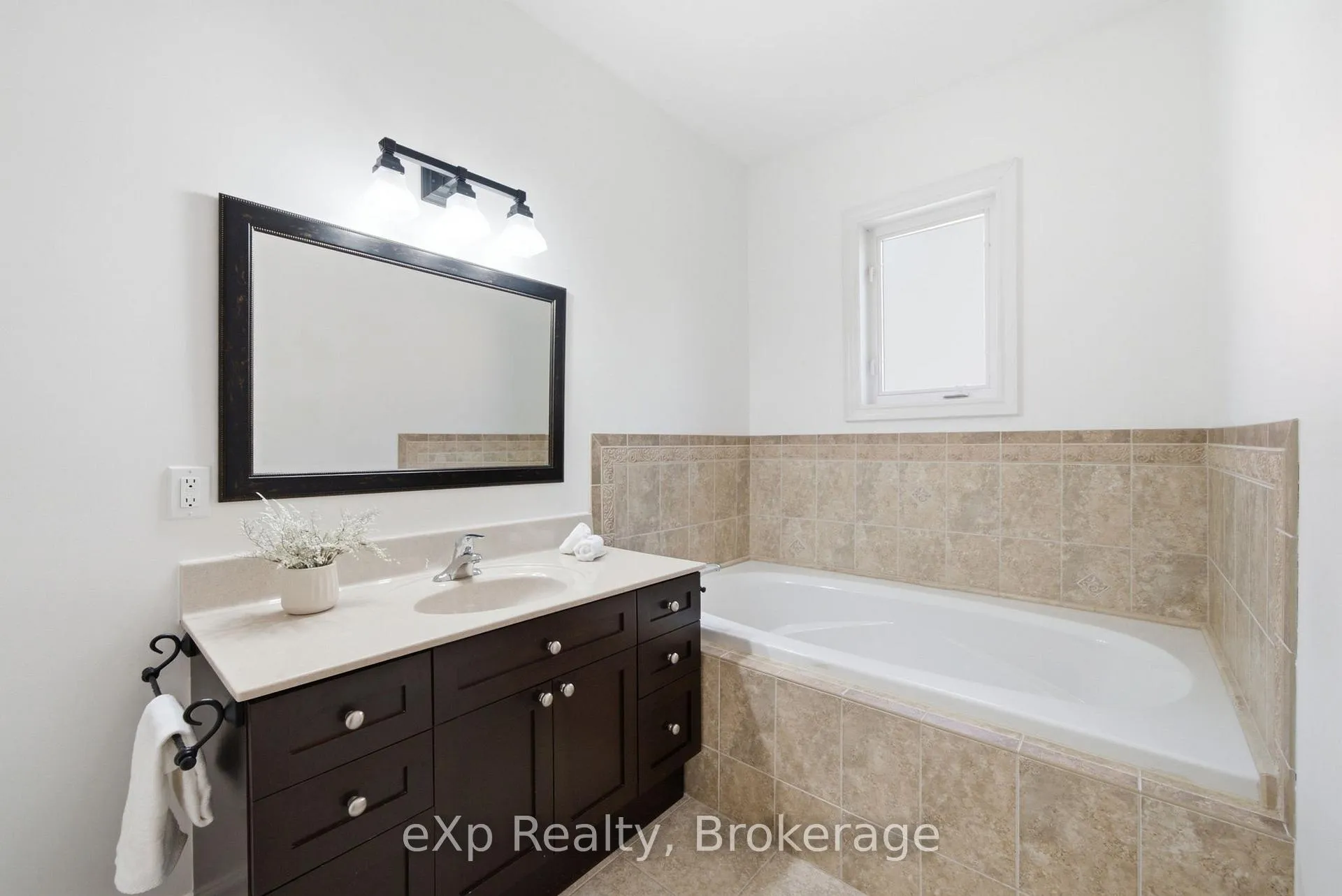 Photo 16 of 421 Foote Crescent, Cobourg — HOMEH