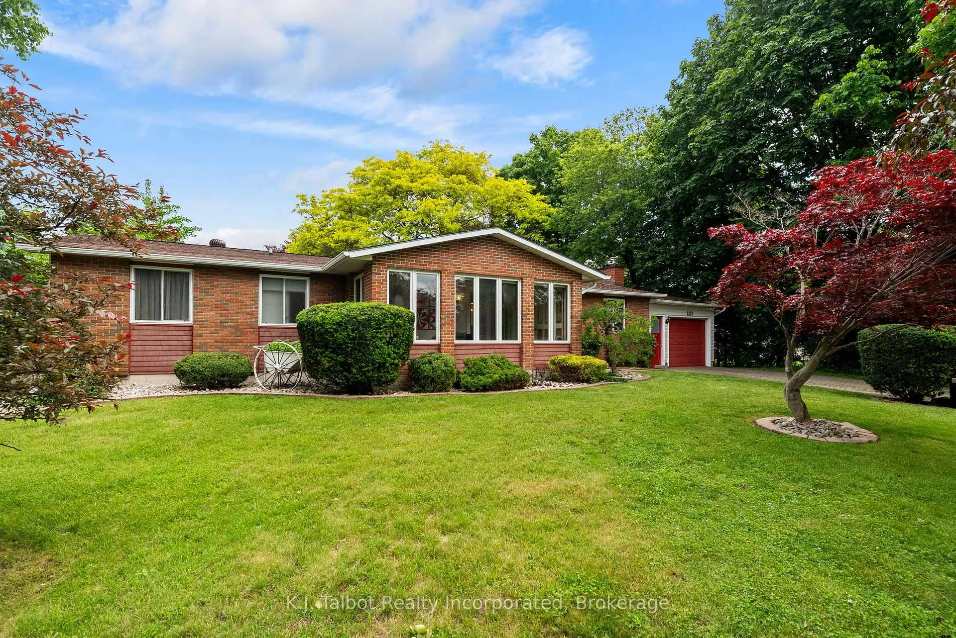 Photo 1 of 232 Picton Street W, Goderich, Goderich (Town) — HOMEH