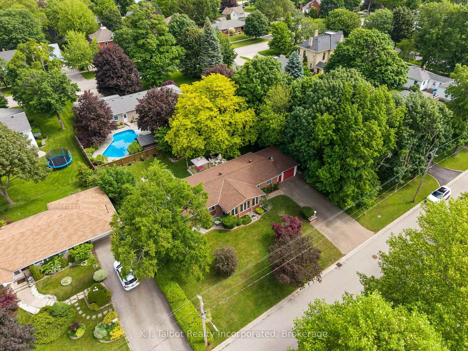 Photo 4 of 232 Picton Street W, Goderich, Goderich (Town) — HOMEH