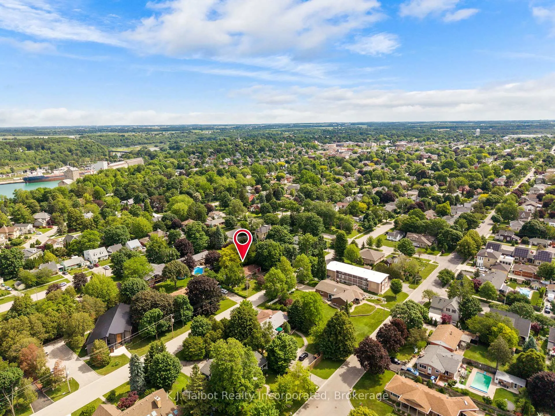 Photo 7 of 232 Picton Street W, Goderich, Goderich (Town) — HOMEH