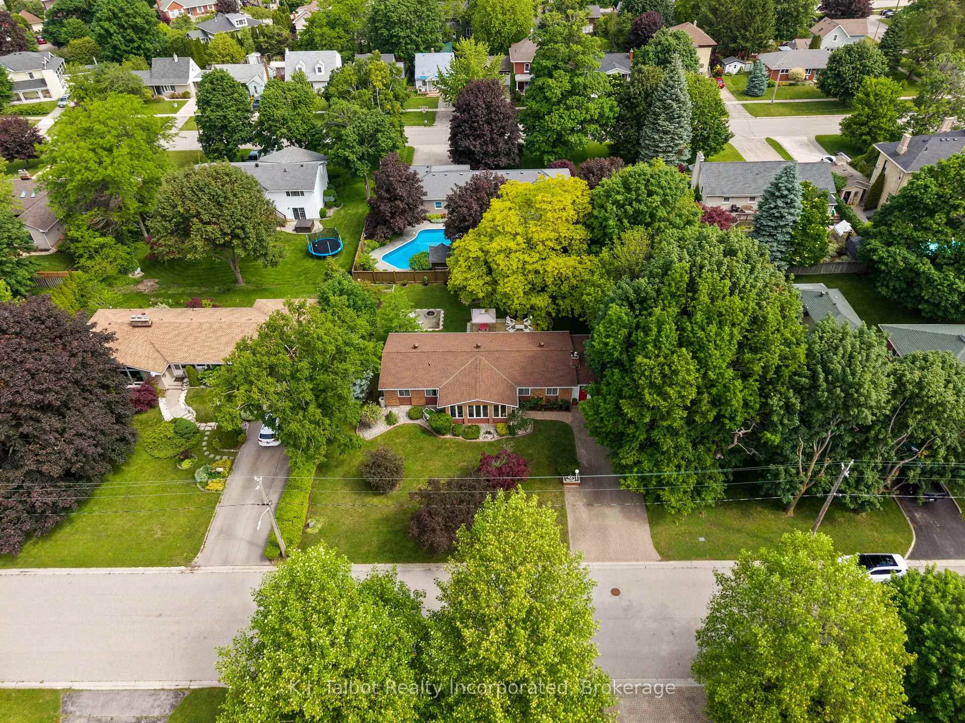 Photo 42 of 232 Picton Street W, Goderich, Goderich (Town) — HOMEH