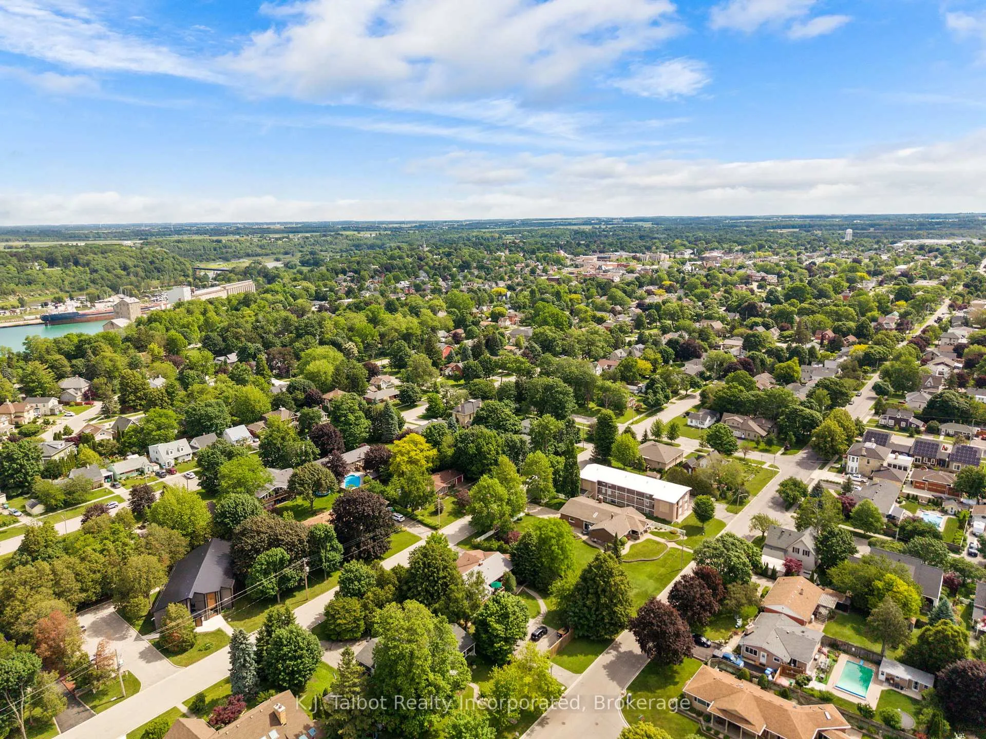 Photo 46 of 232 Picton Street W, Goderich, Goderich (Town) — HOMEH