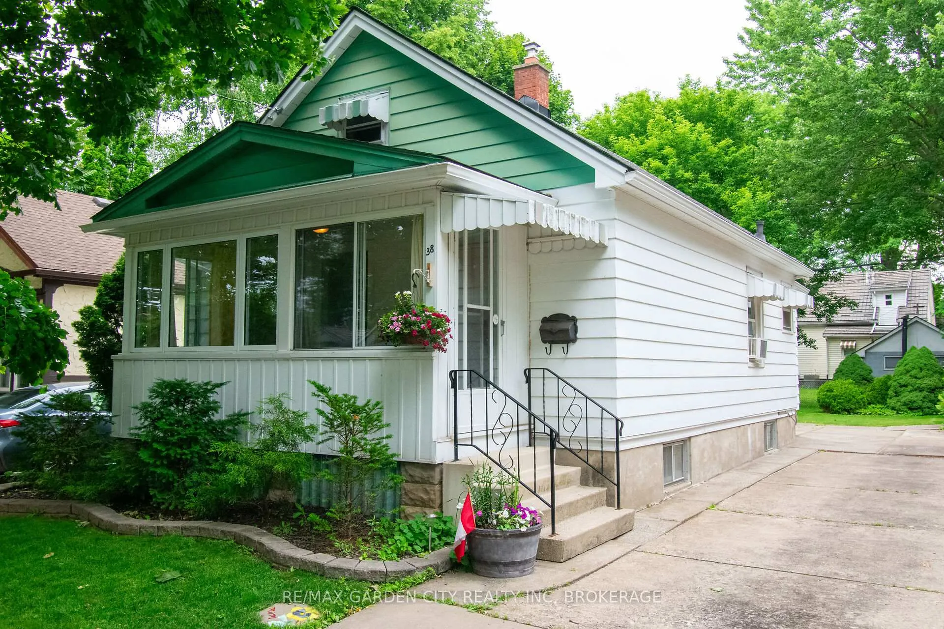 Photo 1 of 38 Mildred Avenue, St. Catharines, Haig — HOMEH
