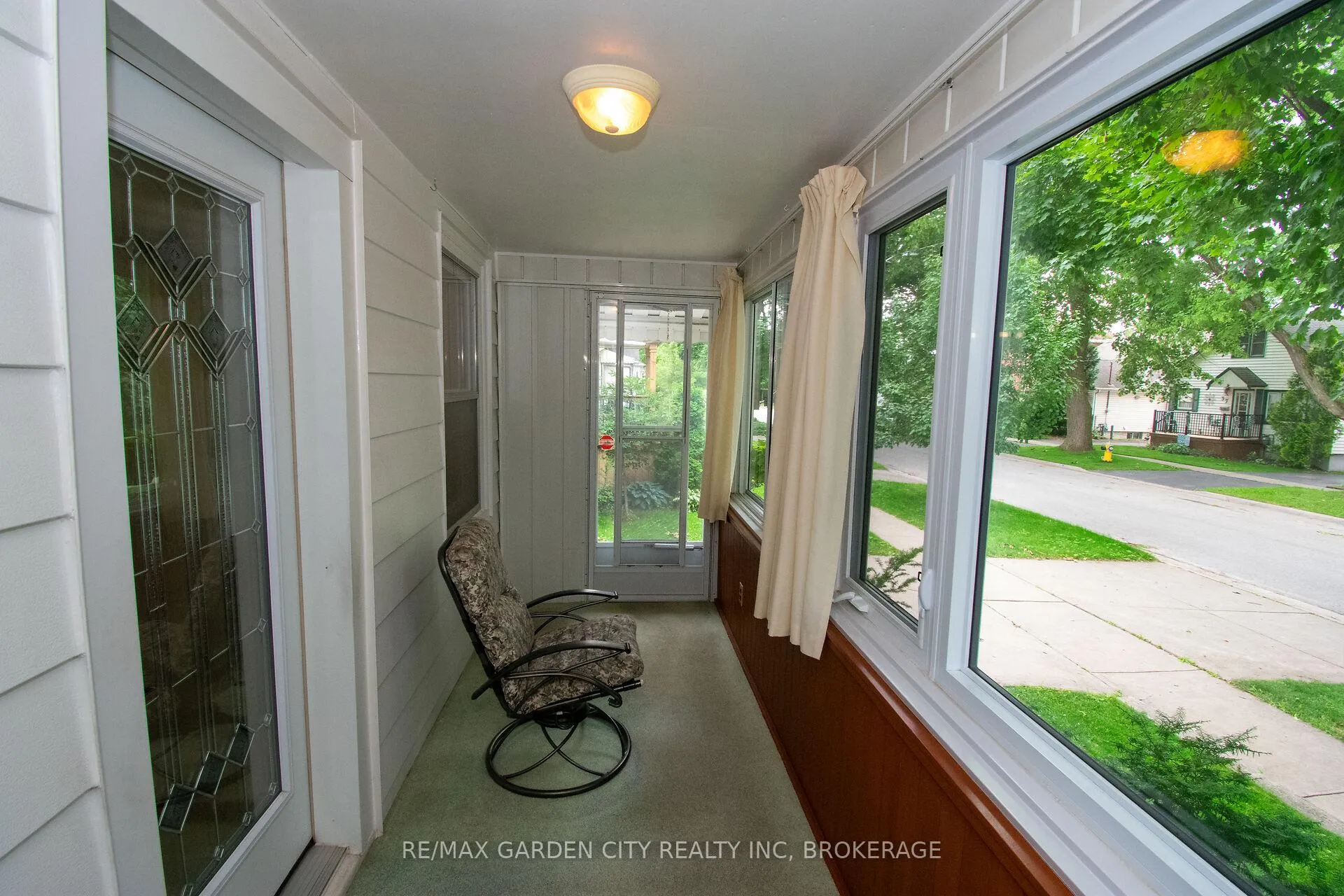 Photo 3 of 38 Mildred Avenue, St. Catharines, Haig — HOMEH