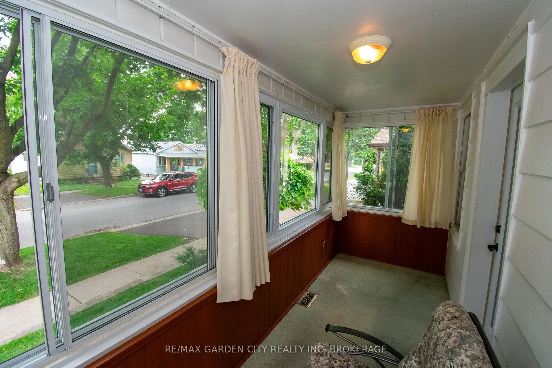 Photo 5 of 38 Mildred Avenue, St. Catharines, Haig — HOMEH