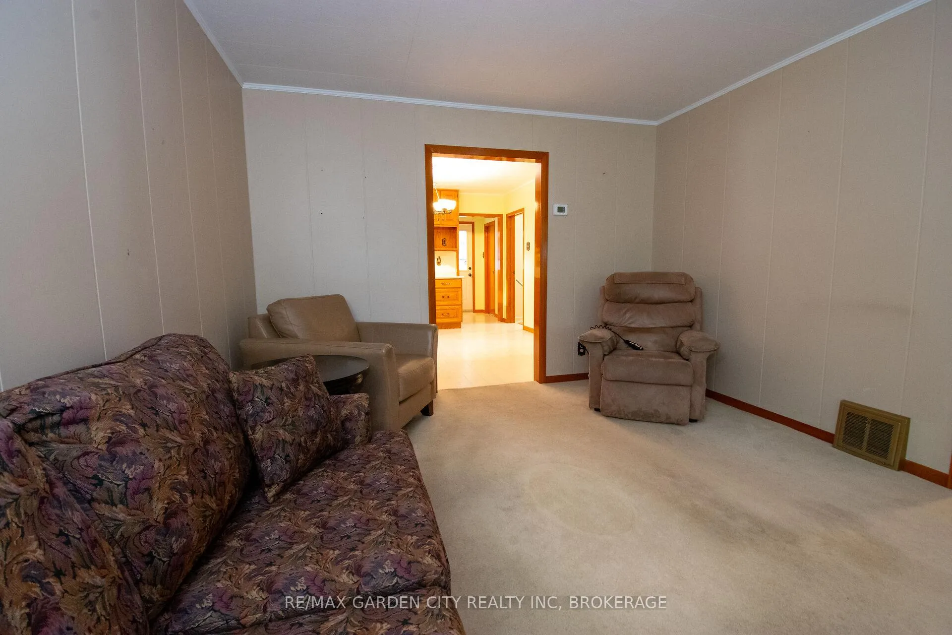 Photo 9 of 38 Mildred Avenue, St. Catharines, Haig — HOMEH