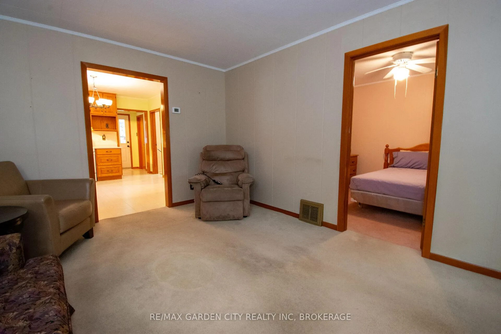Photo 10 of 38 Mildred Avenue, St. Catharines, Haig — HOMEH