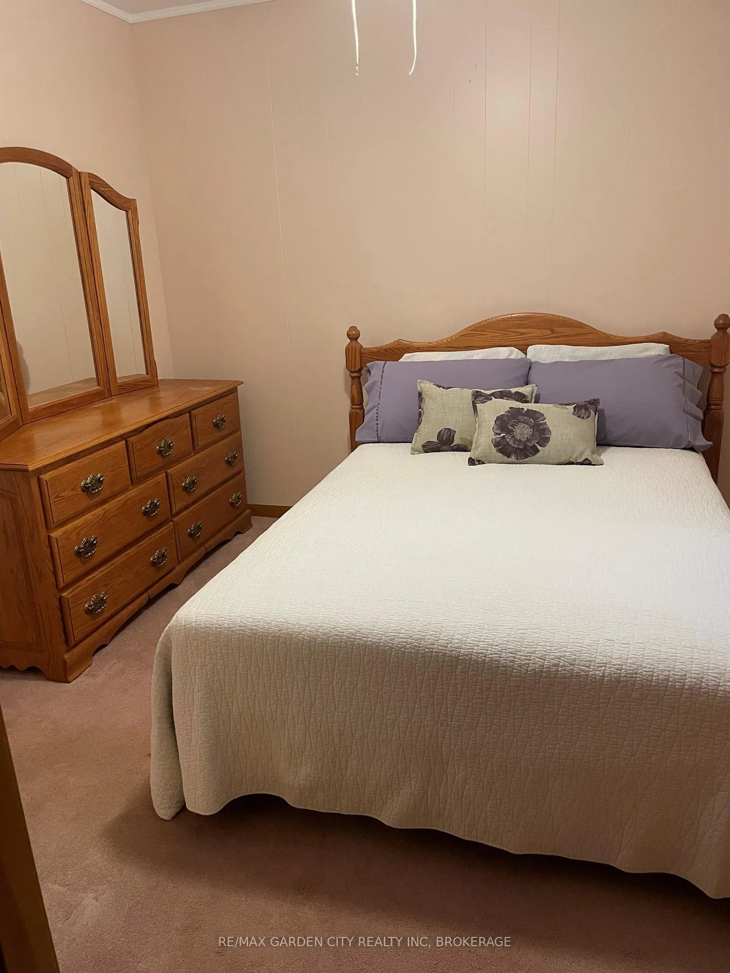 Photo 12 of 38 Mildred Avenue, St. Catharines, Haig — HOMEH