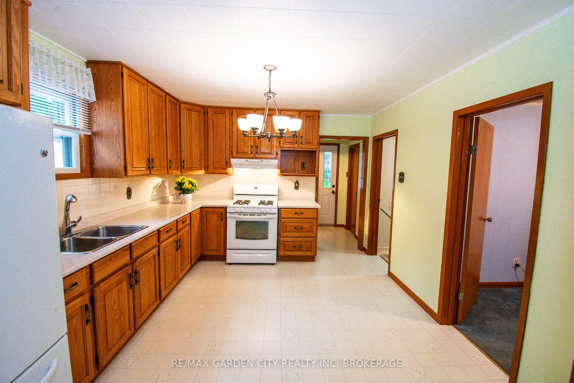 Photo 13 of 38 Mildred Avenue, St. Catharines, Haig — HOMEH