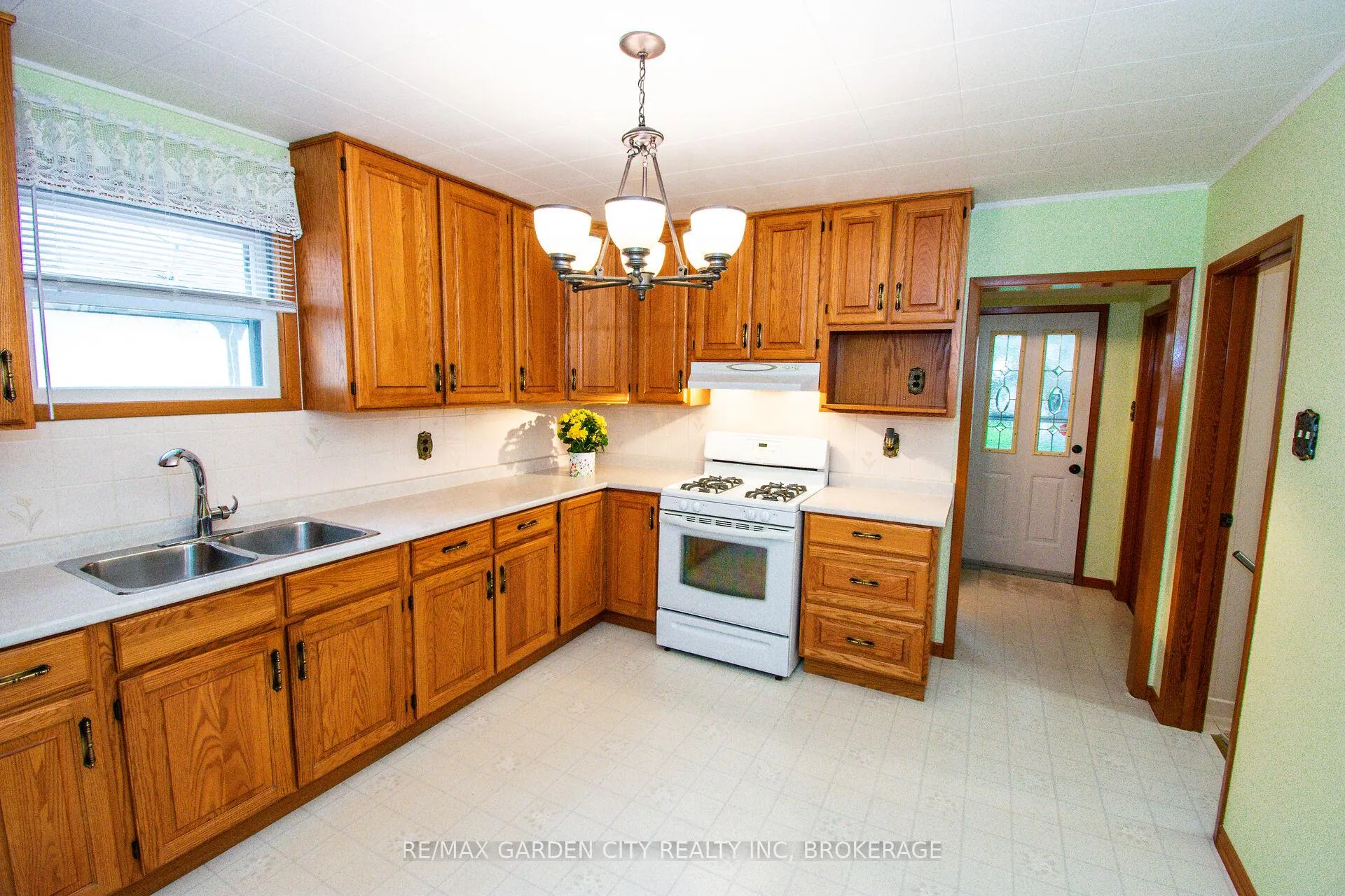 Photo 14 of 38 Mildred Avenue, St. Catharines, Haig — HOMEH