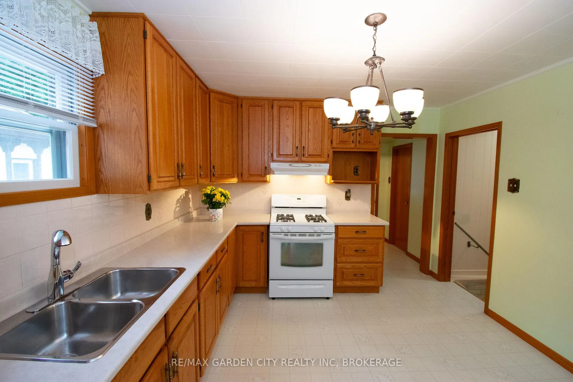 Photo 15 of 38 Mildred Avenue, St. Catharines, Haig — HOMEH