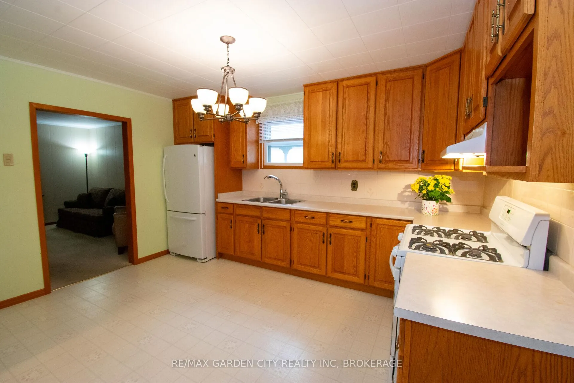 Photo 16 of 38 Mildred Avenue, St. Catharines, Haig — HOMEH