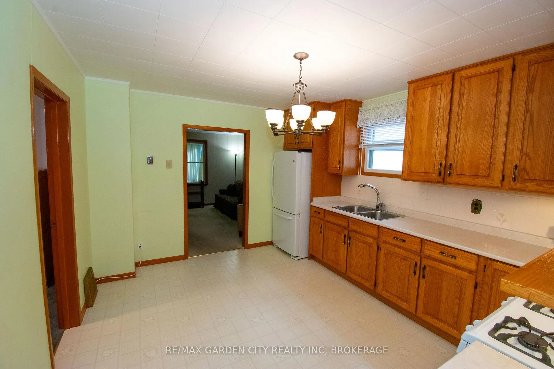 Photo 17 of 38 Mildred Avenue, St. Catharines, Haig — HOMEH