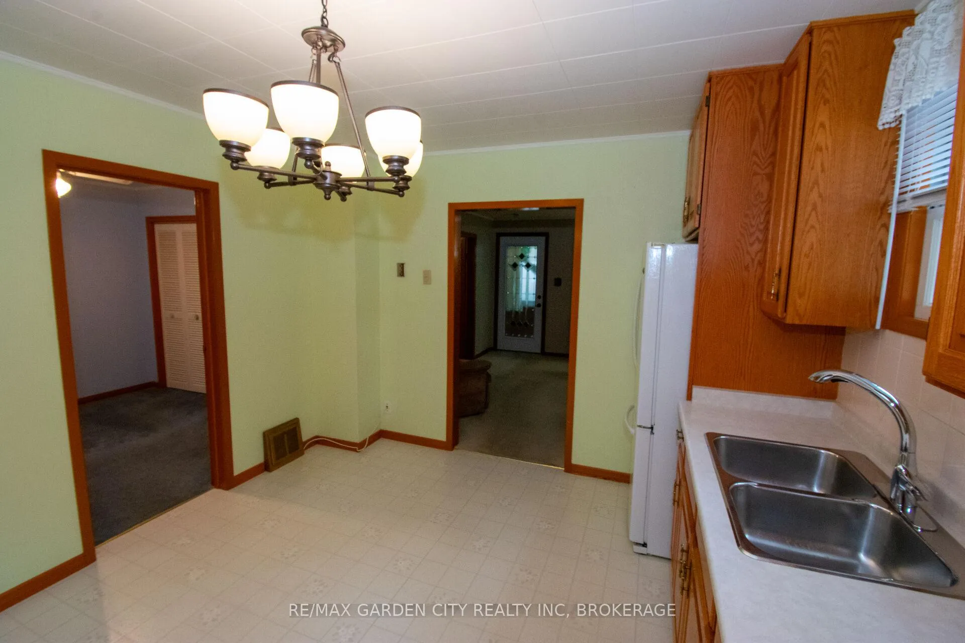 Photo 18 of 38 Mildred Avenue, St. Catharines, Haig — HOMEH
