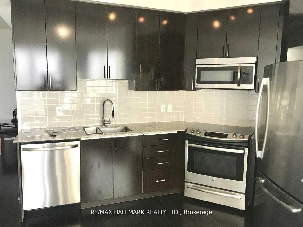 Photo 3 of Unit 2432, 7161 Yonge Street N, Markham, Grandview — HOMEH