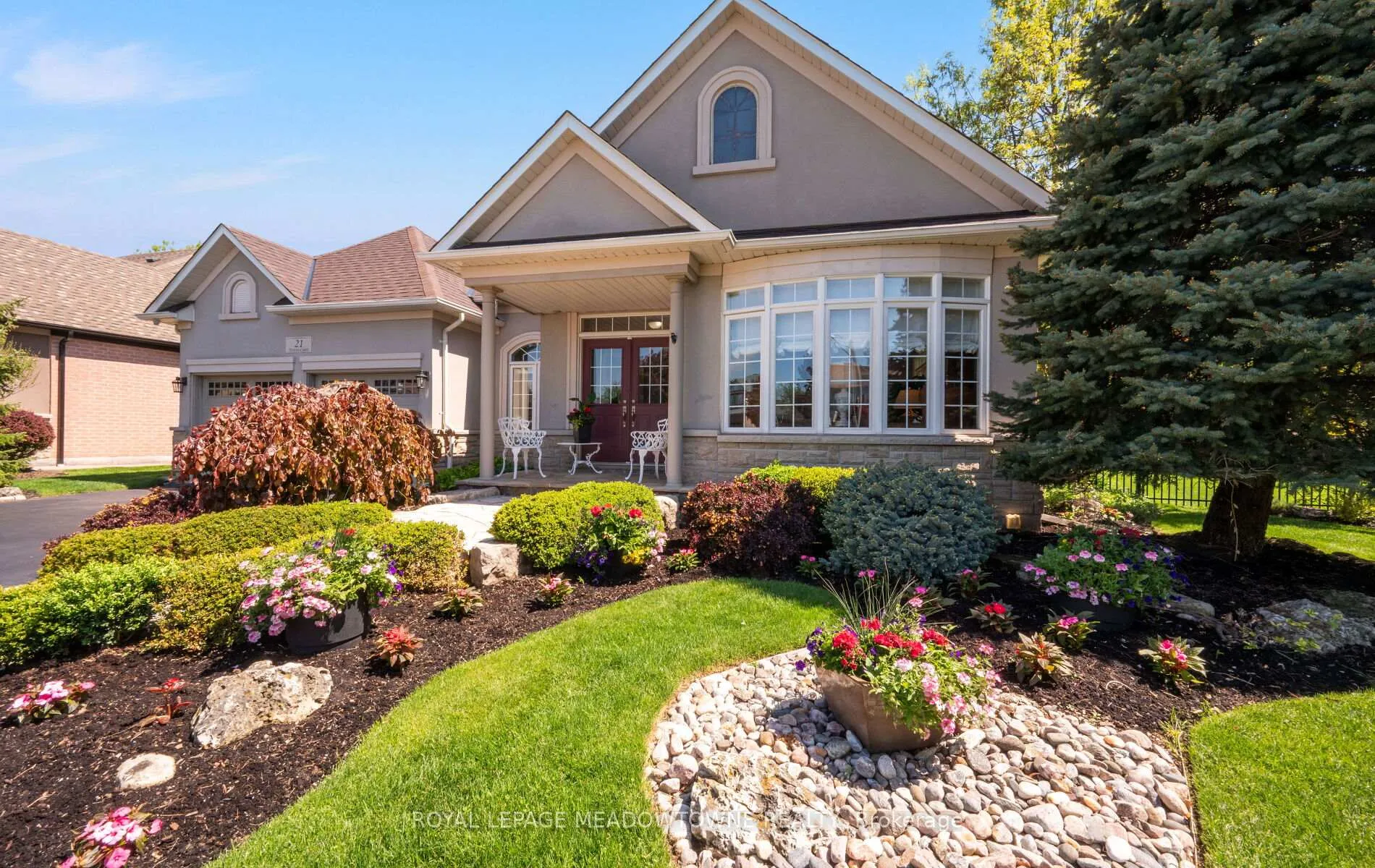 Photo 2 of 21 Tristan Court, Brampton, Bram West — HOMEH