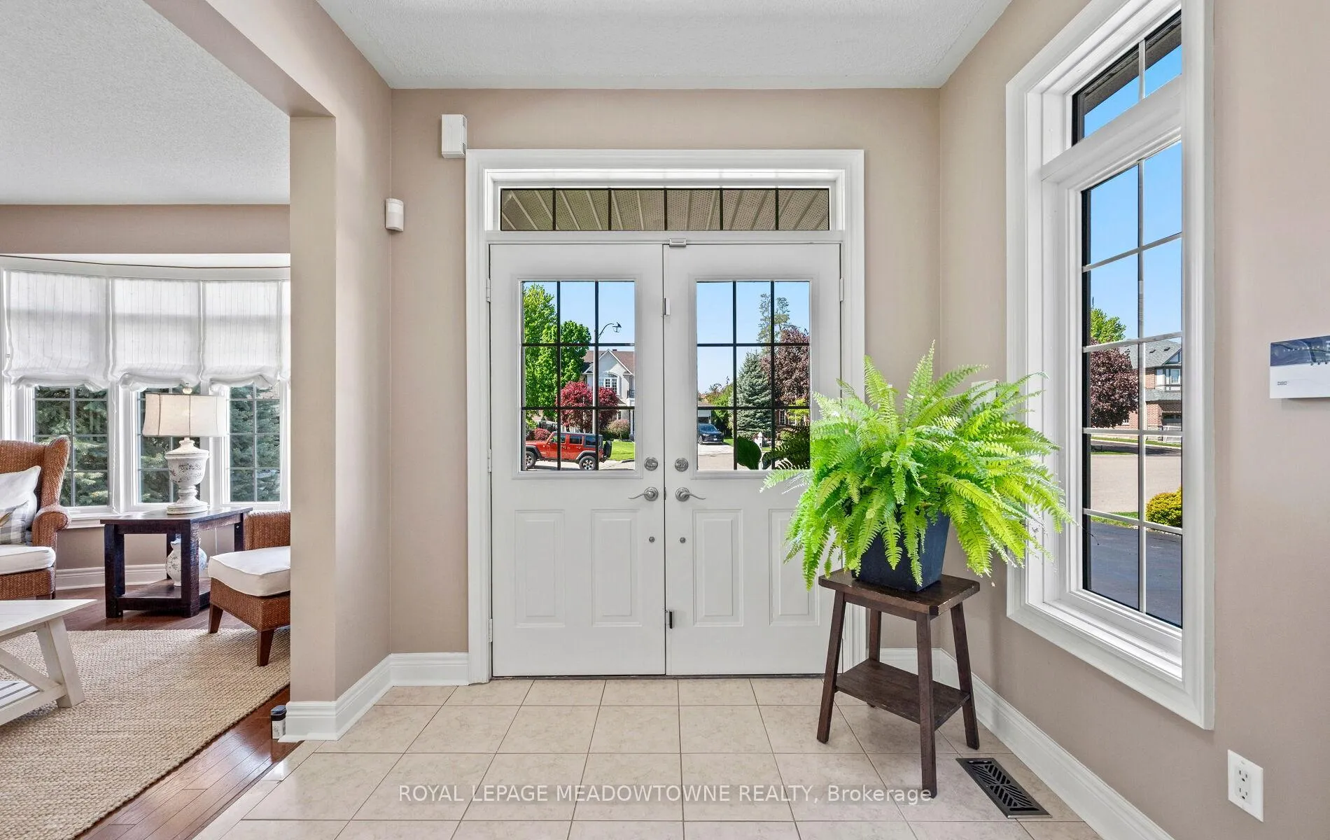 Photo 4 of 21 Tristan Court, Brampton, Bram West — HOMEH